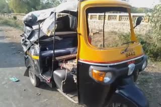 Accident between Auto and four wheeler