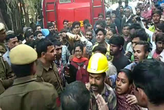 Police arrested contractor due to building collapse in CR Park at delhi