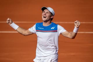 casper-ruud-clinched-his-first-title-by-beating-lucky-loser-pedro-sousa-6-1-6-4-in-the-argentina-open-final