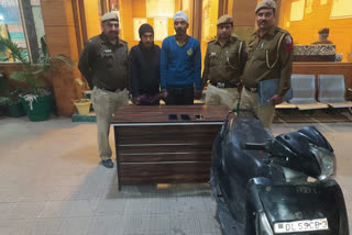 Delhi police arrested two auto lifter at picket checking in Vikaspuri