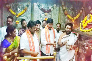 minister talasani and mp santosh special puja at balkampeta ellamma temple