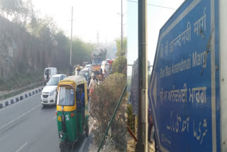 Traffic divert after encounter at Maa Anandmai Marg in delhi