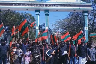 devendra kula vellalar people protest in theni district collector office  தேவந்திர குல வேளாளர் போராட்டம்  தேனி தமிழக மக்கள் முன்னேற்றக் கழகம்  தேவேந்திர குல வேளாளர் அரசாணை போராட்டம்