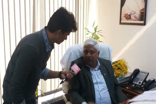 Rajendra Pal Gautam took charge in Delhi Secretariat on the day of oath