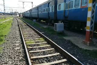 Accused of stealing railway tracks arrested in raipur