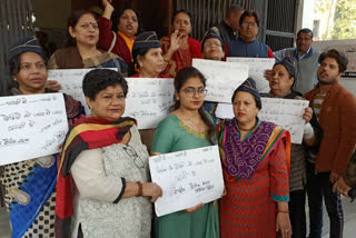 women in ghaziabad protested against the delay in nirbhaya rape case judgement