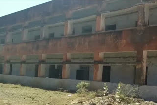 Jain college is turning into ruins in vidisha