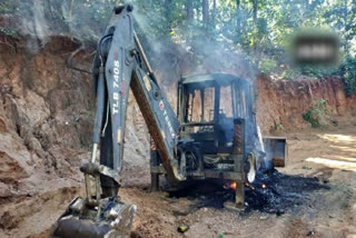 C'garh: Naxals raid road work site, torch trucks, machinery