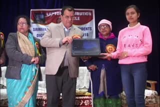 laptop distribution program in shimla