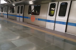 Woman jumped in front of metro in Anand Vihar