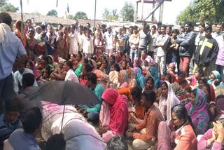 Villagers are demonstrating by keeping dead bodies