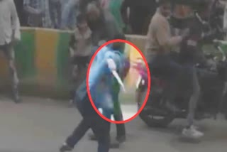 Street live stabbing, stabbing video, stabbing Video Ghaziabad, चाकूबाजी वीडियो गाजियाबाद