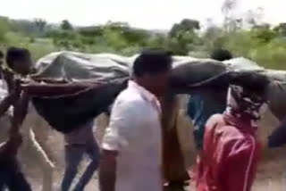 Dead bodies haul over shoulders for 3km in Aurangabad