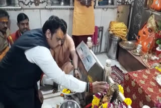 Former Maharashtra Chief Minister Devendra Fadnavis reached world famous mother Baglamukhi temple