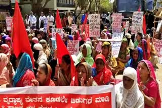 Protest by the SUCI Organization in Dharwad