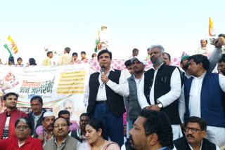Raj Babbar addresses farmers in Kisan Janajagaran Abhiyan in noida