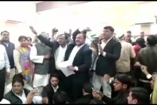 Lawyers created a ruckus in Ghaziabad