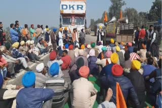 Farmers close Pathankot-Amritsar National Highway in Gurdaspur