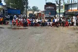 Congress workers staged protest on Pali Main Road in korba