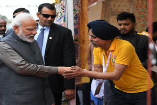 Prime Minister narendra modi reached at Hunar Haat