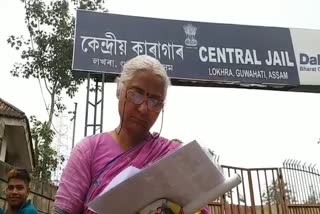 Medha Patekar and Sandeep pandey meet Akhil Gogoi at central jail