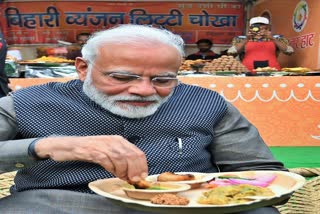 pm modi eating litti chokha in hunar haat