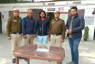 Burari police arrested a man with an illegal weapon in delhi