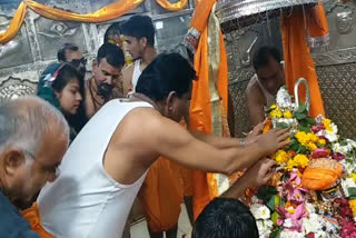 Minister Raosaheb Patil worshiped at Mahakaleshwar temple