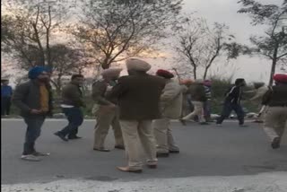 police lathi charge at protester in Barnala