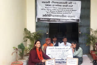 Student seated outside the Ghaziabad District School Inspector's office