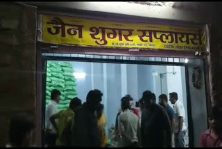 attack on cashier,  जानलेवा हमला