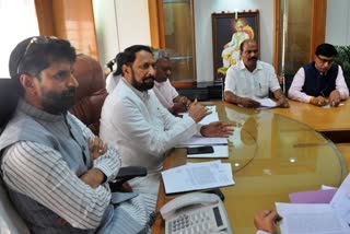 dcm-laxman-savadi-meeting-about-sahakara-sarige-fund-in-bengalore