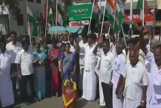 trichy congress protest  திருச்சி காங்கிரஸ் கட்சி ஆர்பாட்டம்  price increase gas cylinder  சமையல் எரிவாயு சிலிண்டர் விலை உயர்வு  சிலிண்டர் விலையுர்வுக்கு எதிராக ஆர்பாட்டம்