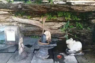 Swayambhu Shivling is established in Ishwara Mahadev Temple