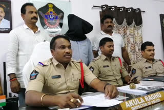 duplicate police arrested by police