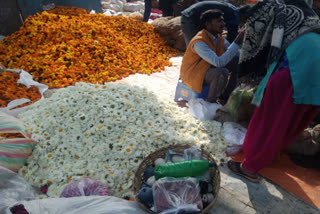 People gathered in the flower market for Shivratri