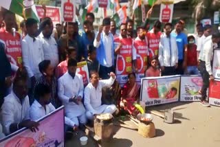Congress protest for hike in rates of domestic cylinders in raipur