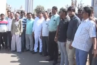 Ahmedabad : Motera villagers protest against gujarat government, villagers are not invited to receive trump on namaste trump event