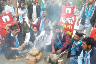 nsui protest against high of LPG rate in du