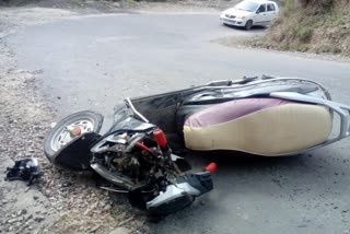 Truck hit the scooty in barsar hamirpur