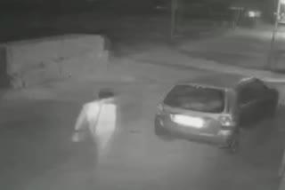 thief vehicle captured in cctv camera at ghaziabad