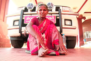 old woman sat on dharna in namakkal collectorate for her land compensation money!