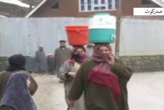 bandipora: women walk miles to fetch drinking water