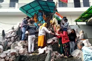 Crowd of devotees in New Delhi dwarka shiv mandir