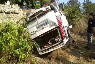 24 devotees injured in road accidents