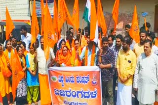 Vishwa Hindu Parishad and Bajrang Dal protest