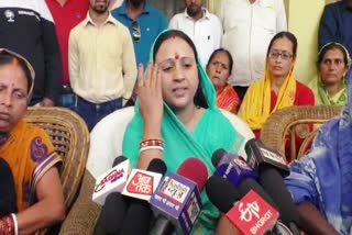 Statement on arrest order of Dhullu Mahto, Dhullu Mahto's wife Savitri Devi, MLA Dhullu Mahto, विधायक ढुल्लू महतो, ढुल्लू महतो की पत्नी सावित्री देवी, ढुल्लू महतो की गिरफ्तारी पर बयान