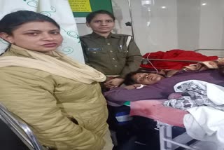 Woman gives birth to a child in police car in Ghaziabad