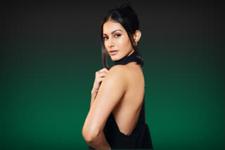 Amyra Dastur in Dongri to Dubai