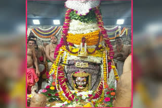 Many devotees reach Mahaka Baba's Sehra Darshan in ujjain